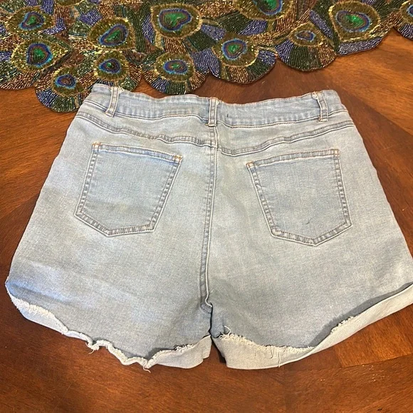 Forever 21 Jean Shorts Light Wash Size Large - Picture 2 of 3